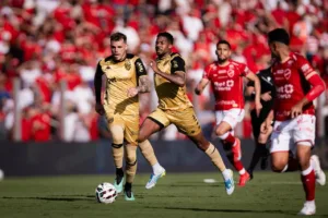 Nuno Mendes, melhor lateral do mundo, sofre lesão