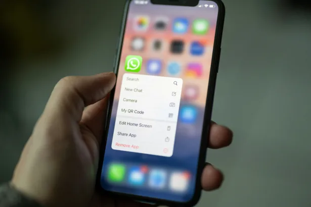 Usuário frustrado com bloqueios do WhatsApp