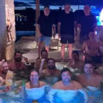 Foto de parlamentares em piscina com alvo do caso INSS