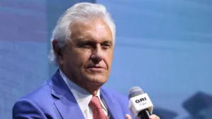 Caiado em encontro com líderes evangélicos reforçando parceria
