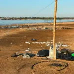 Limpeza de praia no Araguaia com remoção de lixo
