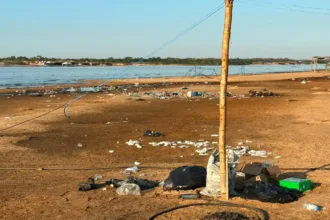 Limpeza de praia no Araguaia com remoção de lixo