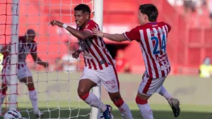 Superioridade do Náutico contra o Atlético em campo