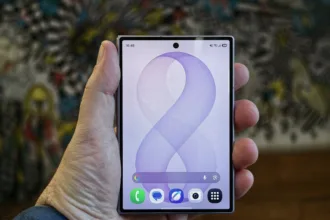 Samsung Galaxy Z Fold8 aberto e fechado