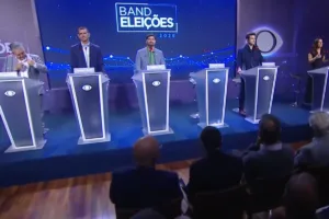 Falsa delegada presa por intimidar funcionárias de salão
