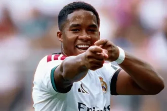Endrick com a camisa 9 do Real Madrid
