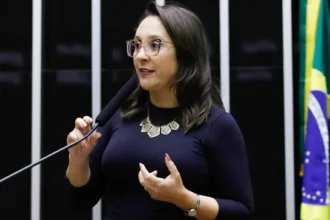Presidente do Podemos considerada vice de Ronaldo Caiado