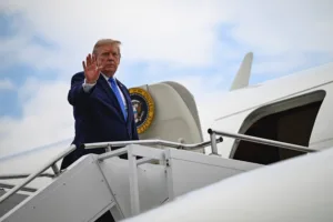 Trump voo secreto em operação escondida por ameaça do Irã