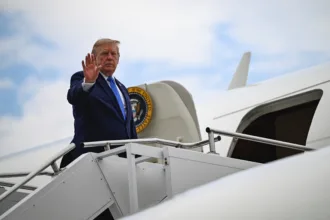 Trump voo secreto em operação escondida por ameaça do Irã