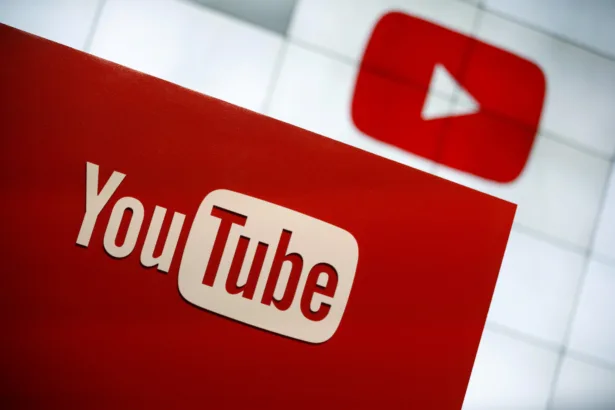 Logo do YouTube destacando regras de monetização