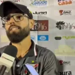 tecnico-do-anapolis-reclama-de-falta-antes-do-lance-“dos-dois-chapeus”-de-juninho