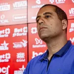 Vila Nova em campo no clássico