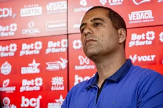 Vila Nova em campo no clássico