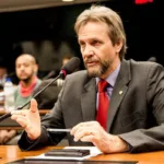 Caiado acusa Flávio Bolsonaro de conspirar contra a economia