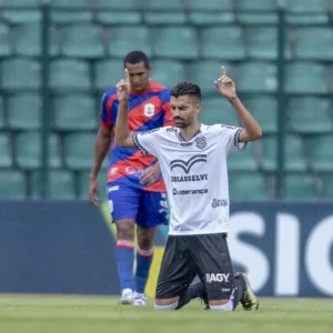 Jorginho sem clube após passagem pelo Figueirense