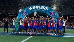 PSG levanta troféu da Supercopa da Uefa após vitória sobre Aston Villa