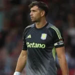 com-dibu-martinez-e-mais-dois-fora,-aston-villa-encara-psg-na-supercopa-da-uefa