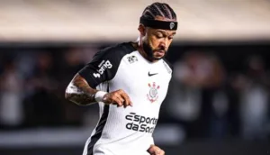 Memphis Depay jogando no Brasil após saída do Corinthians
