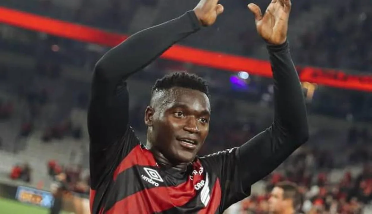 Athletico-PR estabelece valor de R$ 88 milhões para negociar Kevin Viveros