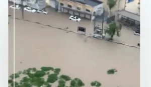 tufao-dolphin-provoca-inundacoes-em-yuhuan,-na-china,-apos-percorrer-mais-de-6-mil-km