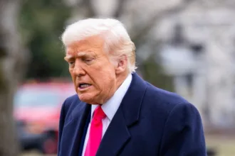 donald-trump-revisa-diretrizes-de-vacinacao-infantil-e-gera-controversia