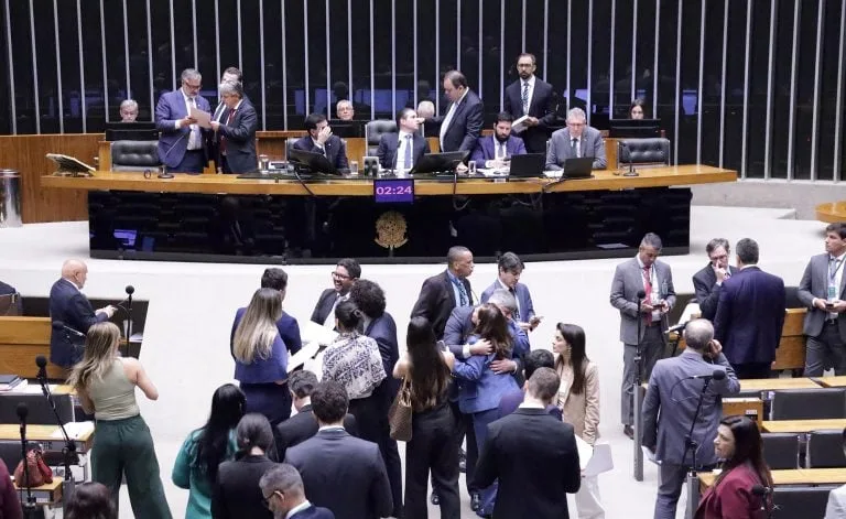 Câmara dos Deputados avalia Medida Provisória com R$ 305 milhões para socorrer vítimas de desastres naturais no Brasil