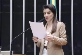 Deputada discute subsídios a combustíveis no Congresso