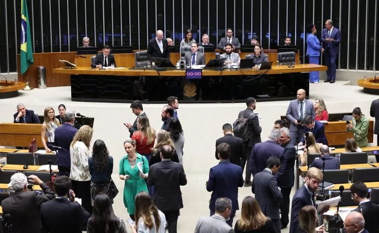 Câmara dos Deputados inicia análise de pedidos de urgência para destravar pautas estratégicas no plenário