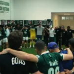 bastidores:-veja-o-que-o-tecnico-do-goias-disse-para-os-jogadores-antes-da-vitoria-sobre-o-londrina