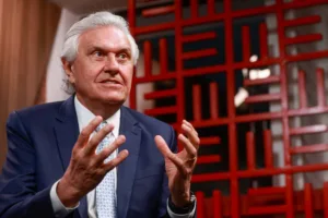 Flávio Bolsonaro pós-graduação negada pela UFRJ