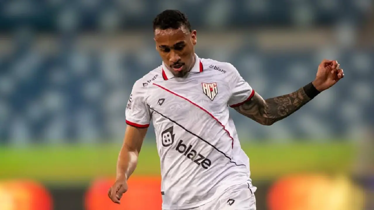 Atlético conta com retornos de lateral e atacante para o clássico com o Vila