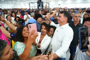 Flávio Bolsonaro e a filiação partidária controversa