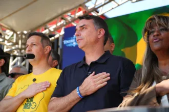 tse-manda-pf-investigar-quem-filiou-flavio-bolsonaro-ao-missao