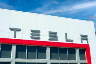 tesla-registra-queda-na-quilometragem-de-robotaxis