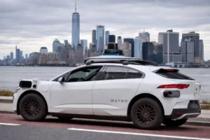 waymo-tem-quase-mil-robotaxis-parados-no-arizona-a-espera-de-autorizacao-para-circular