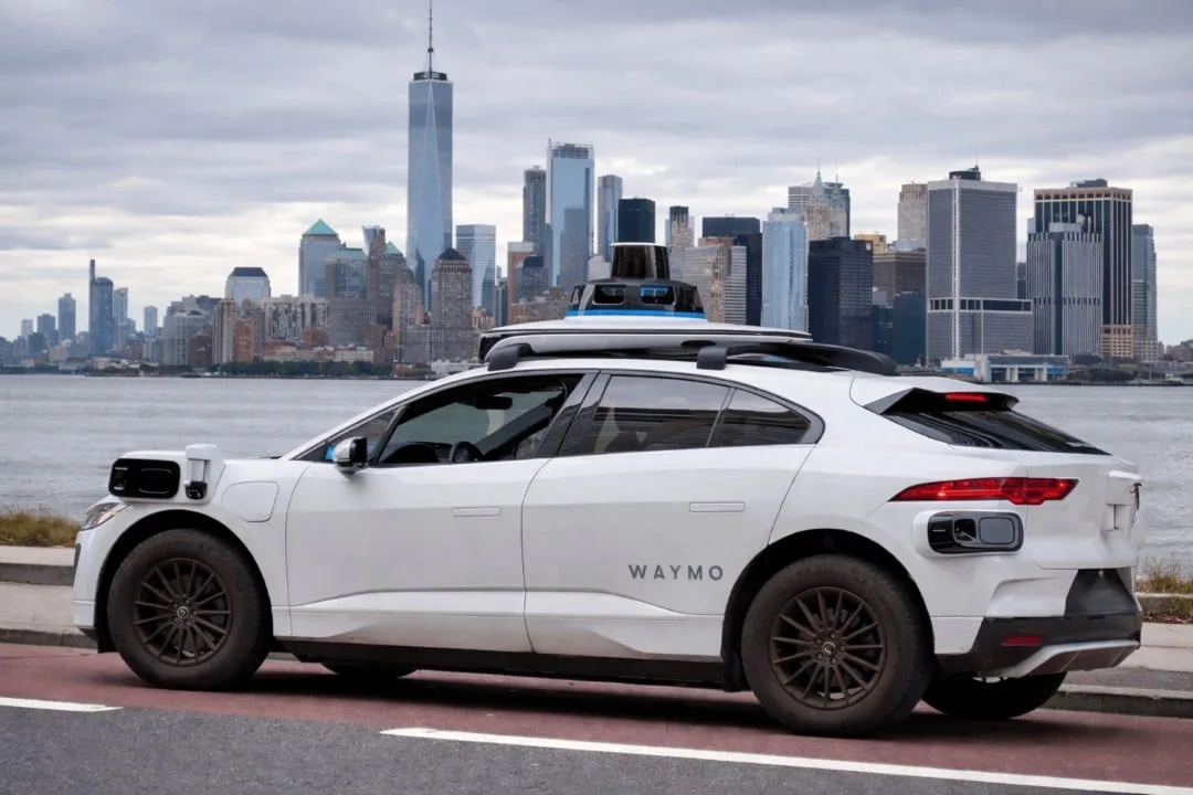 Waymo tem quase mil robotáxis parados no Arizona à espera de autorização para circular