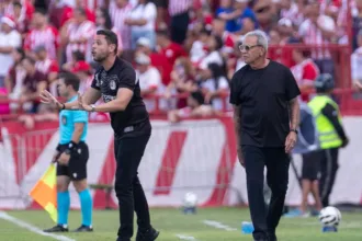 Filho de Hélio dos Anjos paga bônus funcionários Náutico