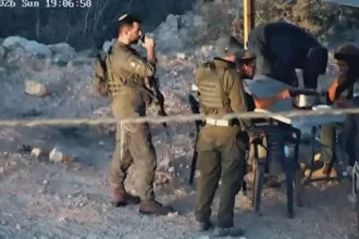 Soldados israelenses ocupam casas palestinas na Cisjordânia