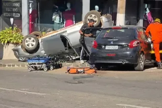 Acidente de carro em Catalão com cinco feridos