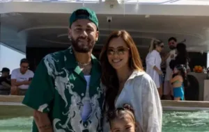 neymar-jr.-adquire-novo-iate-de-r$-120-milhoes-com-heliponto-e-piscina,-exibido-por-bruna-biancardi