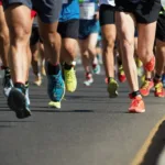em-cleveland,-ex-atleta-corre-milha-em-tempo-recorde-empurrando-carrinho-de-bebe