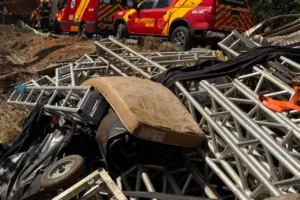 Caminhão envolvido em acidente na GO-338 em Pirenópolis