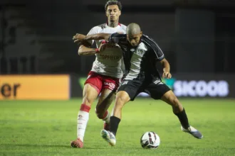 Derek em atuação pelo Náutico contra a Ponte Preta