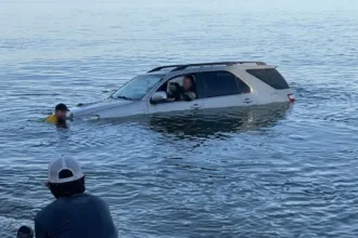 SUV de luxo no Rio Araguaia durante resgate
