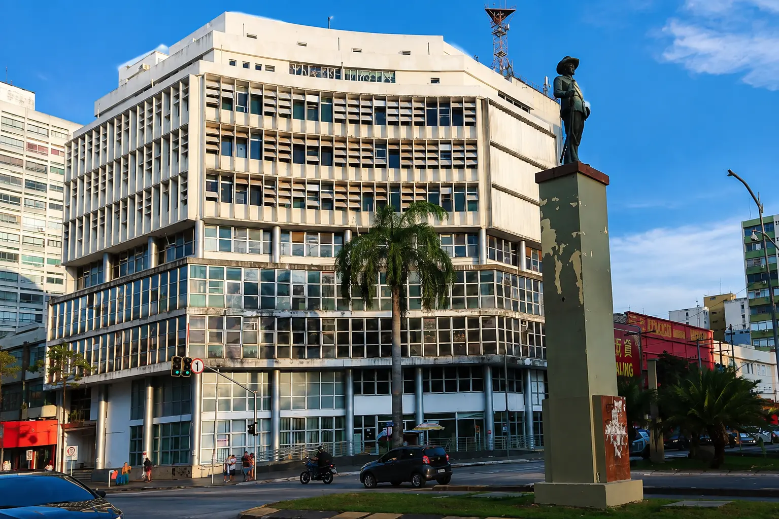 A Evolução Arquitetônica de Goiânia e Seu Marco de Vidro