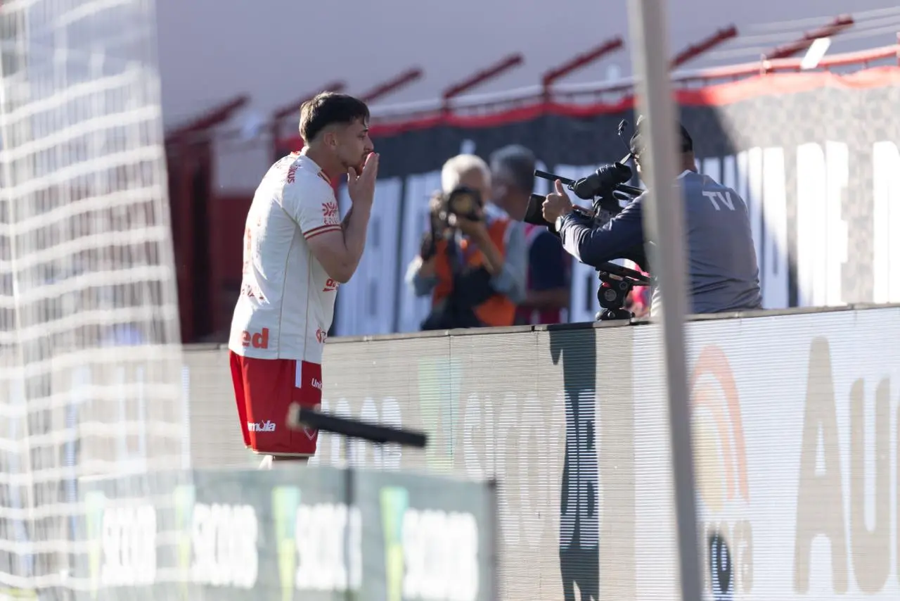 Atlético manda no primeiro tempo, mas Vila Nova foi eficiente e saiu vencedor