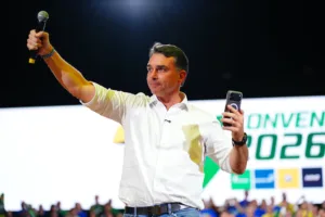 Homem é alvo de busca em Juiz de Fora por ameaça a Flávio Bolsonaro