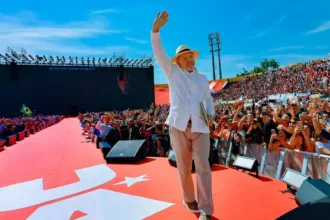 Lula em campanha de reeleição com tom nostálgico