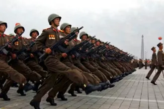 zelensky-denuncia-coreia-do-norte-por-reforcar-russia-com-misseis-e-ate-50-mil-soldados