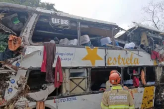 Acidente de ônibus clandestino na BR-040 em Petrópolis